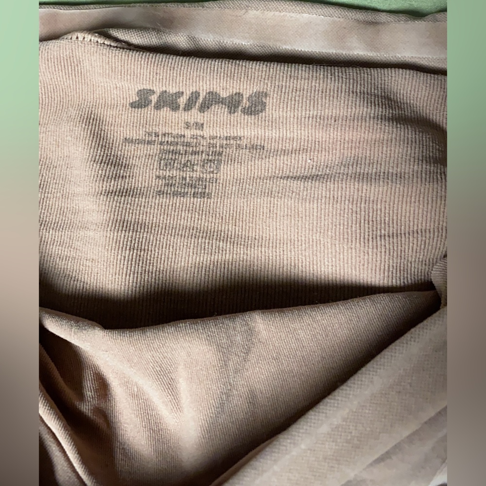 SKIMS size S/M